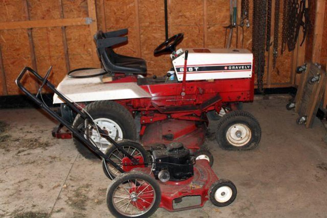 NON-RUNNING GRAVELY 816T AND PUSH MOWER