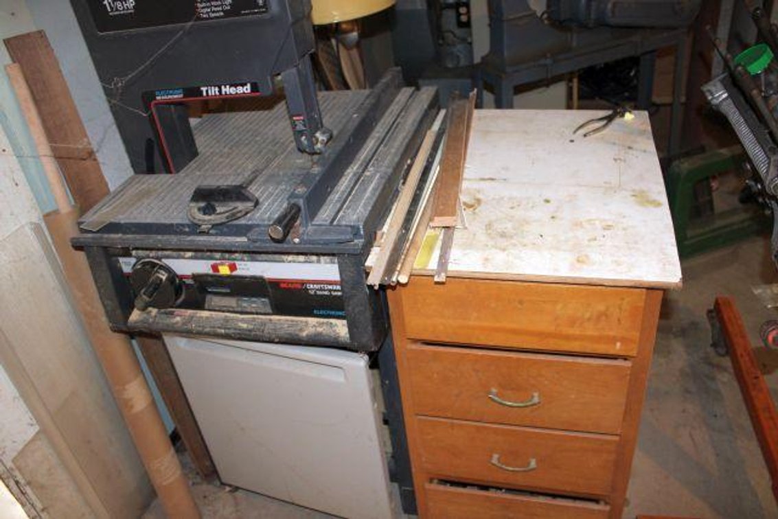 CRAFTSMAN BAND SAW AND CABINET 