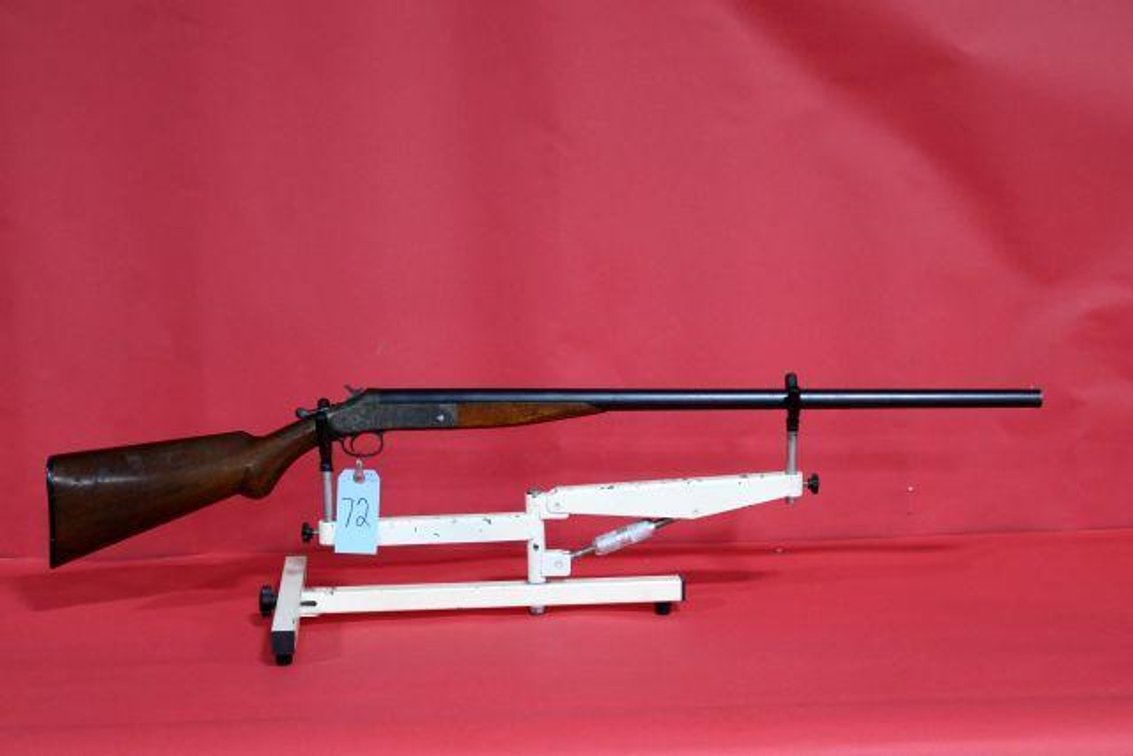 HARRINGTON AND RICHARDSON SINGLE SHOT SHOTGUN