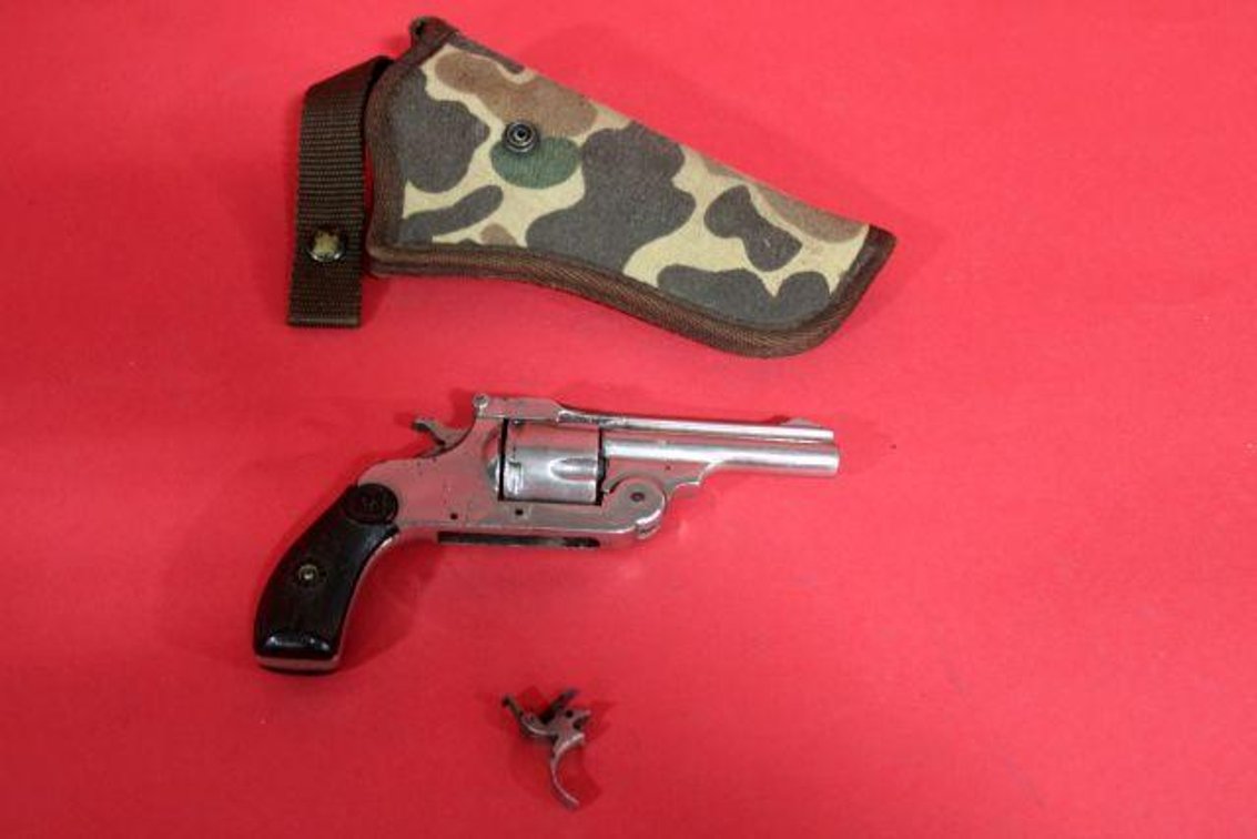 BROKEN REVOLVER 