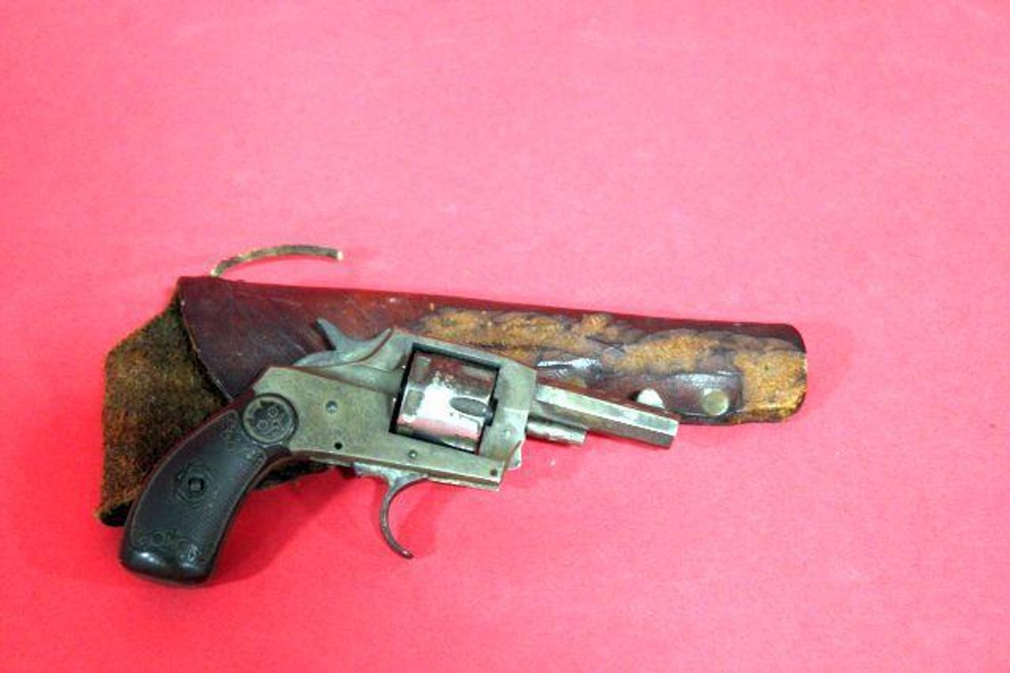 BROKEN REVOLVER 