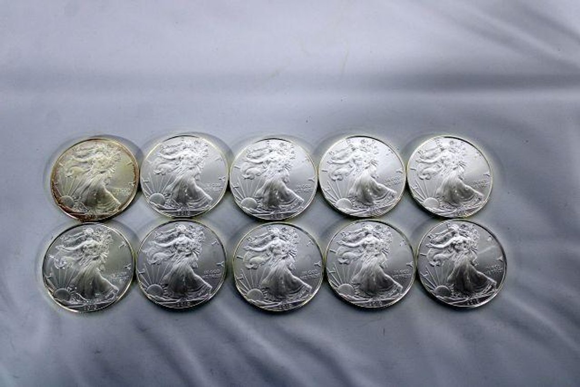 2010 SILVER AMERICAN EAGLE DOLLARS 