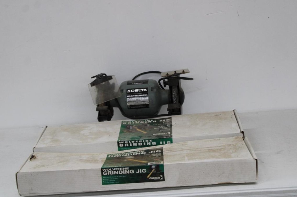 DELTA BENCH GRINDER W/ SHARPENING JIGS