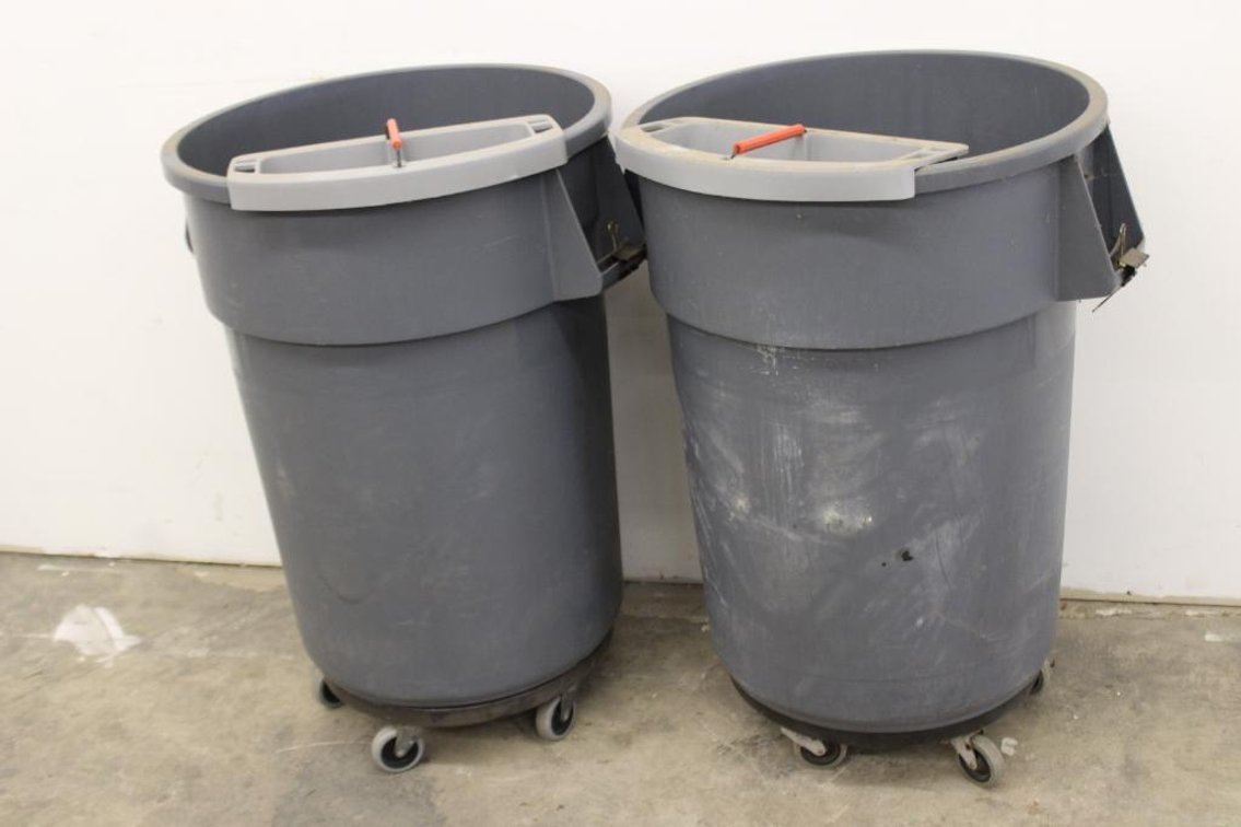 RUBBERMAID BRUTE 44G TRASH CANS ON WHEELS 