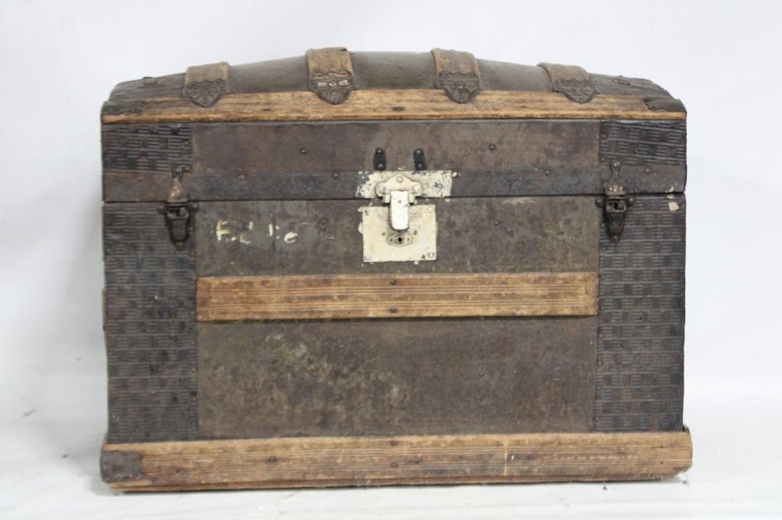 VINTAGE TRUNK