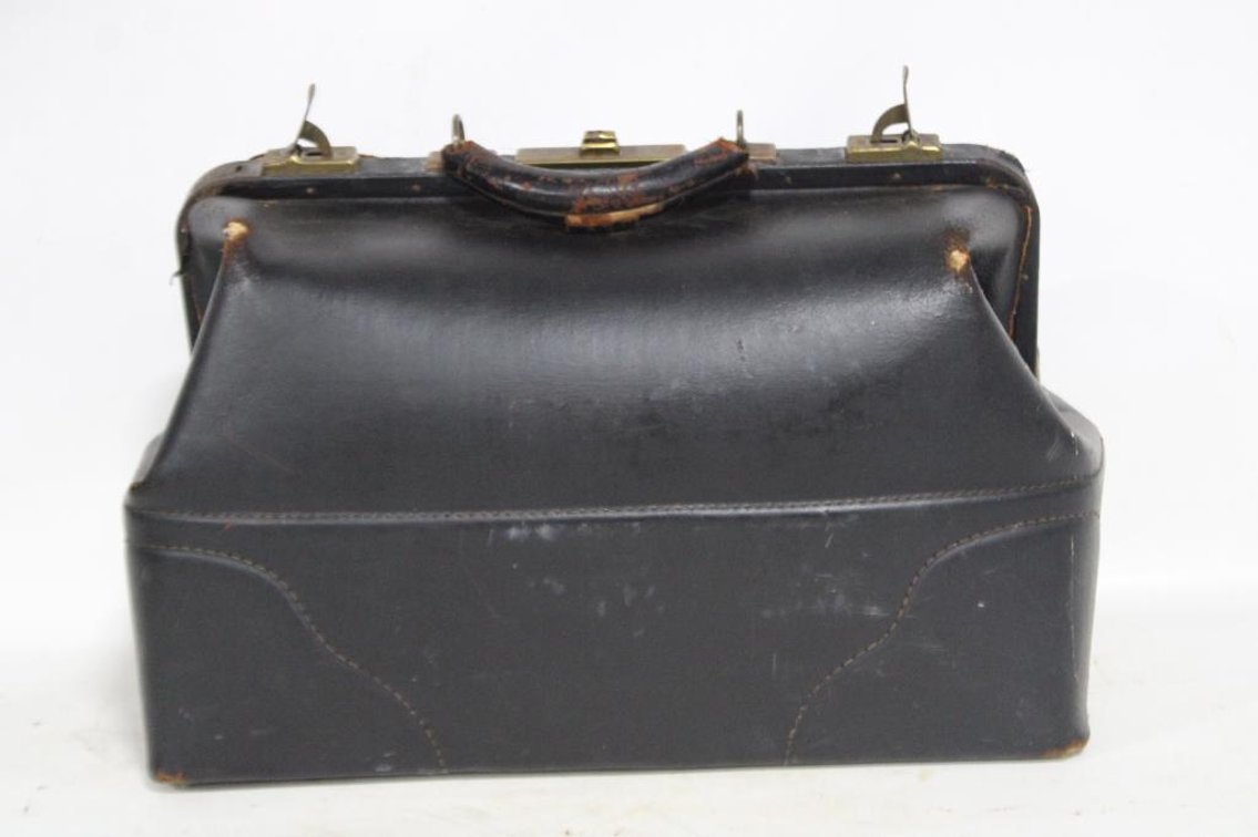 ANTIQUE DOCTORS BAG