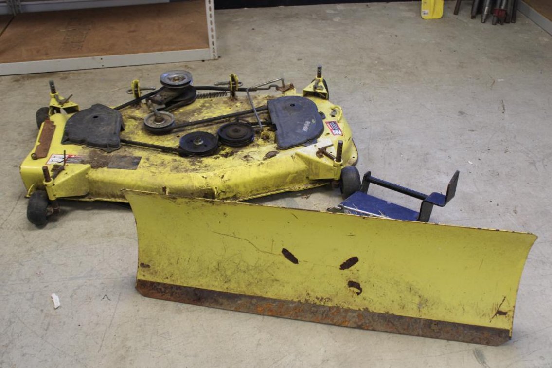JOHN DEERE MOWER DECK AND BLADE 