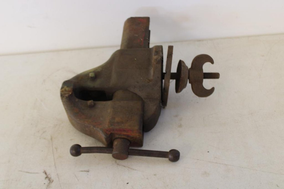 BENCH VISE