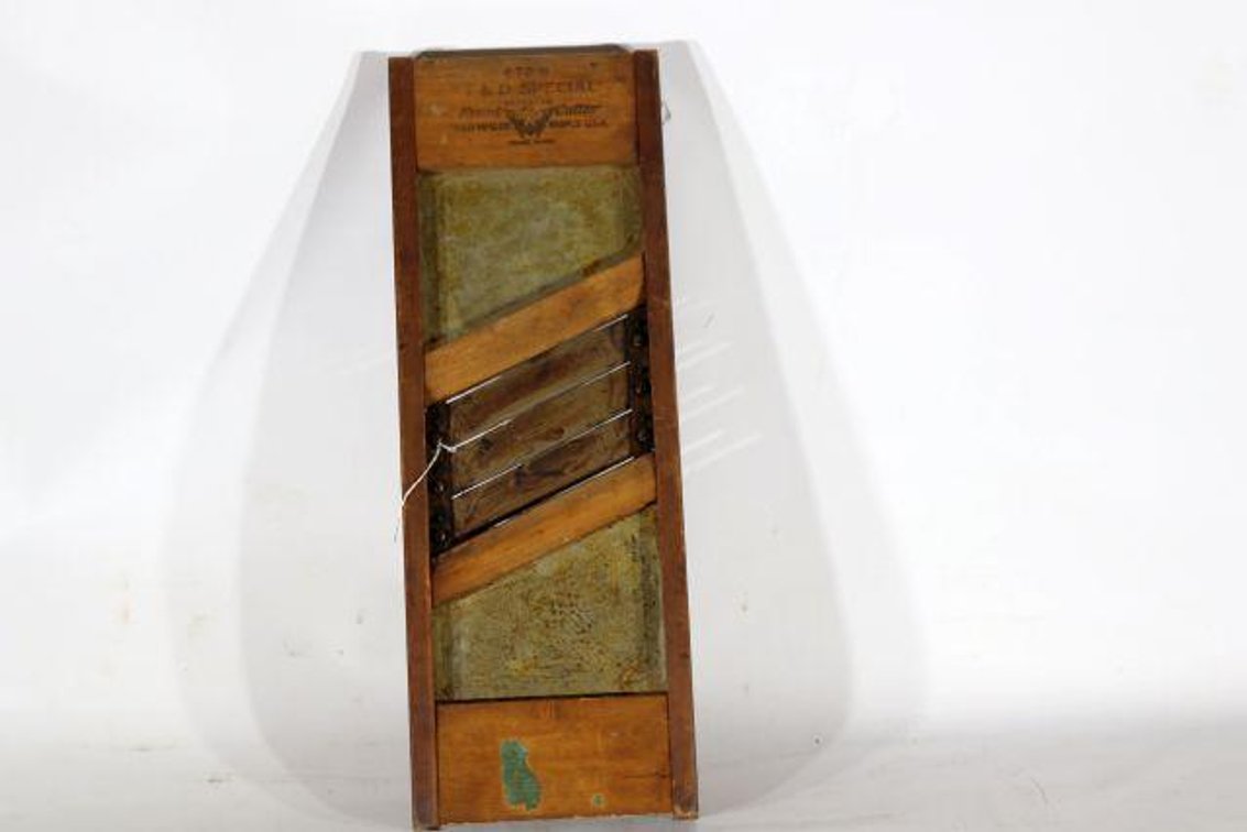 ANTIQUE T&D SPECIAL KRAUT CUTTER