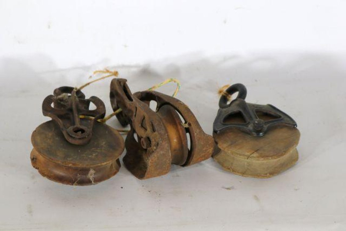 ANTIQUE PULLEYS 
