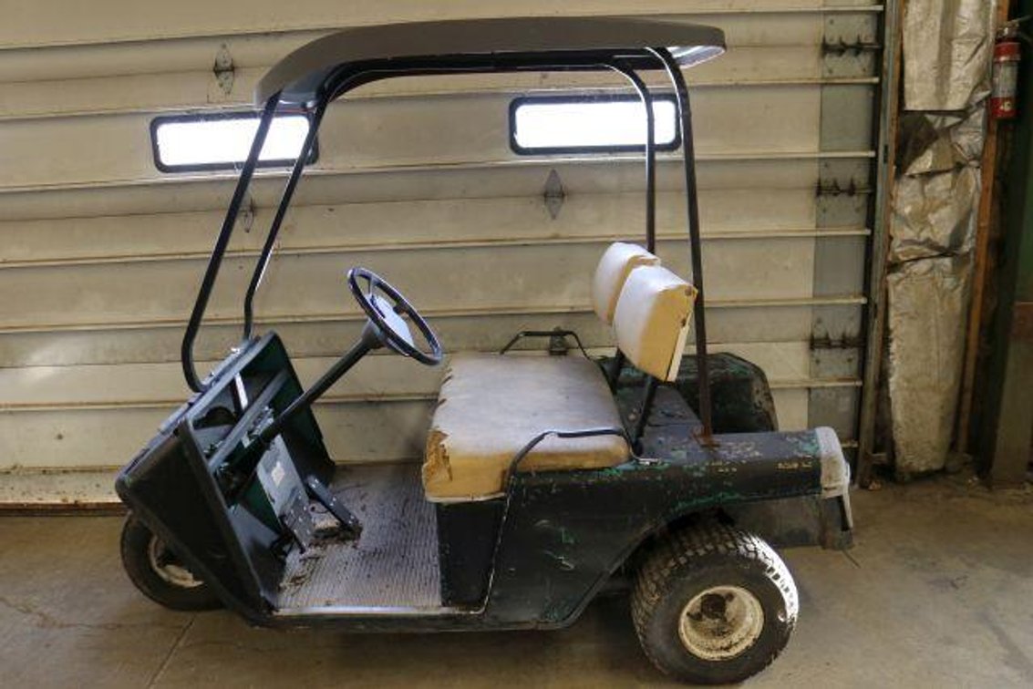 EZ-GO GOLF CART