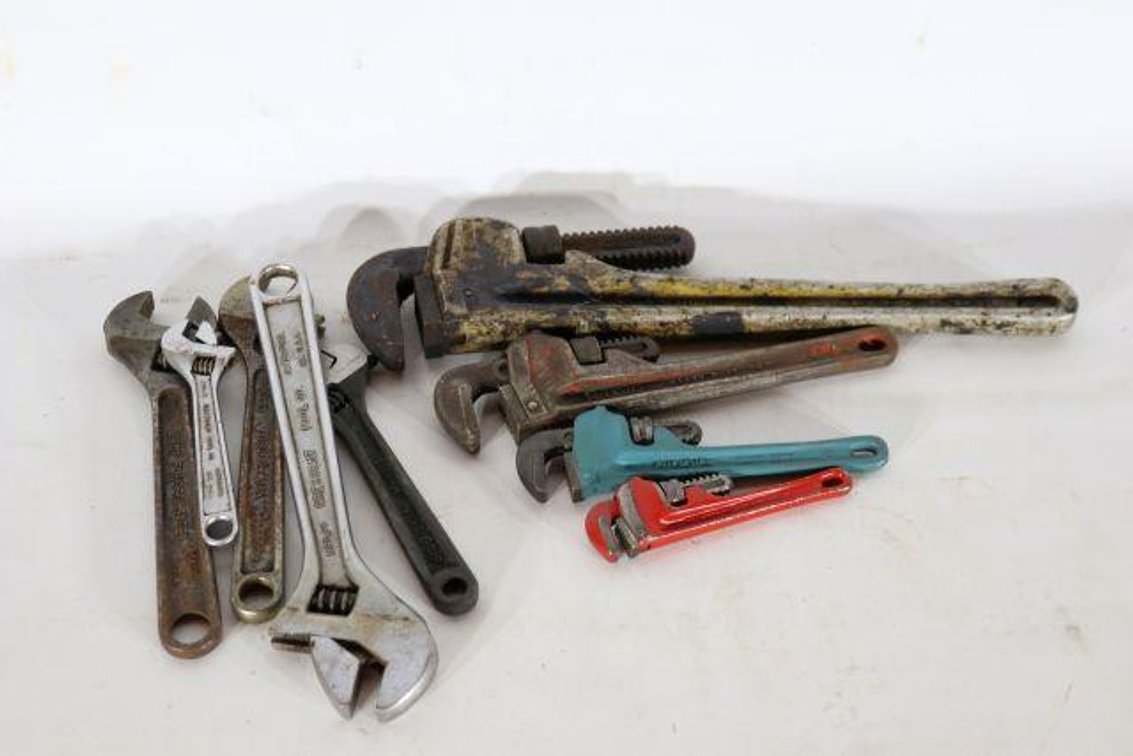 PIPE WRENCHES