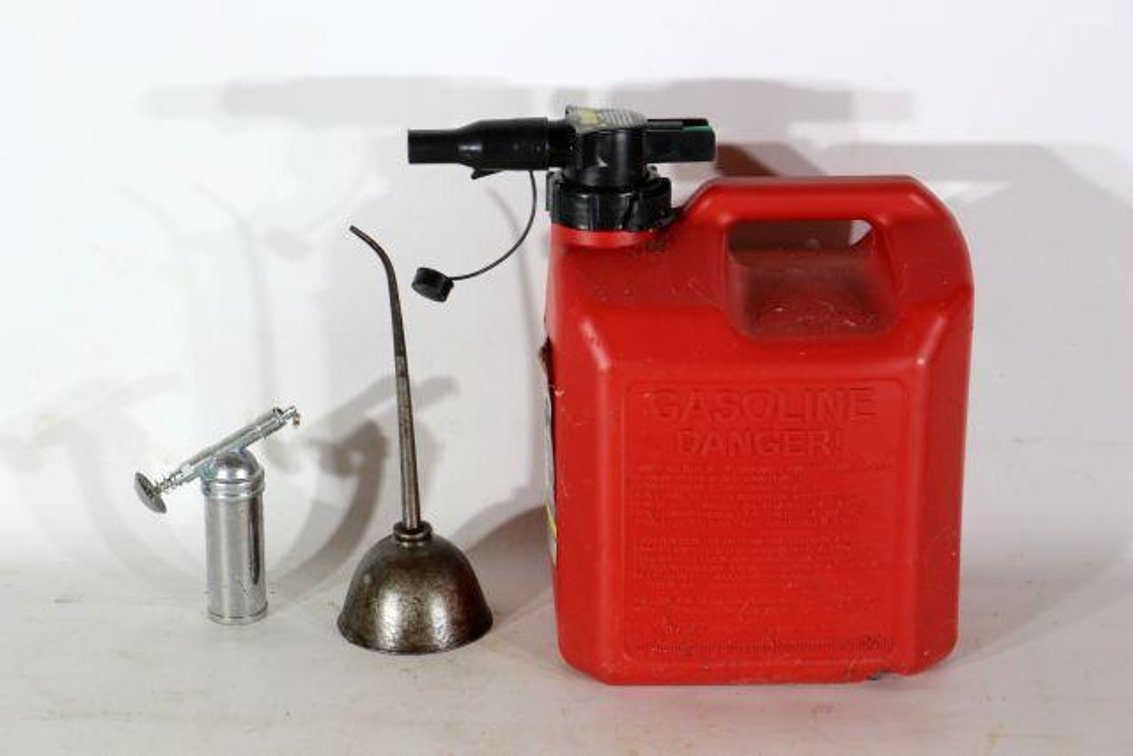 FUEL AND OIL CANS