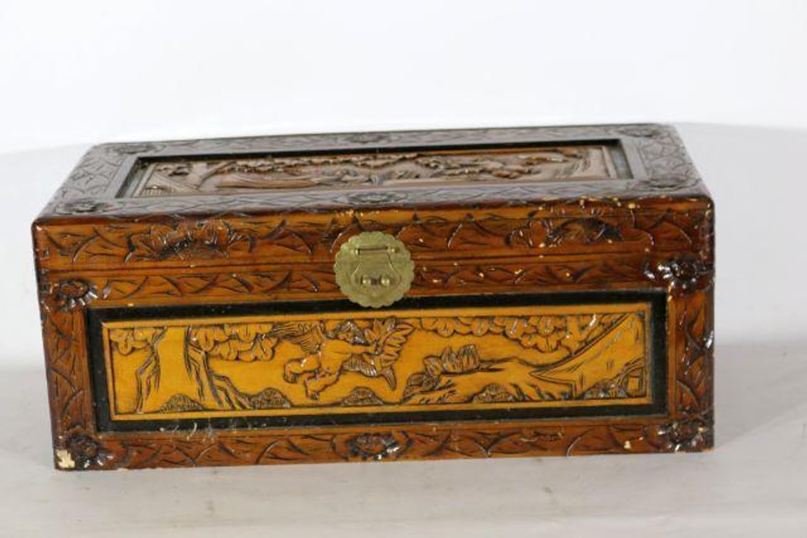 WOODEN CHEST 