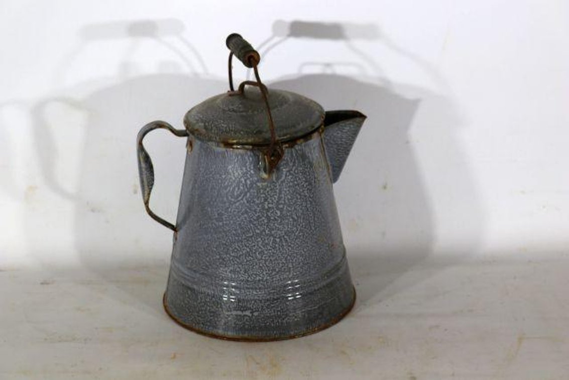 VINTAGE COFFEE POT