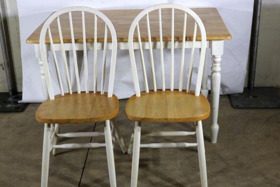 SQUARE TABLE W/ CHAIRS