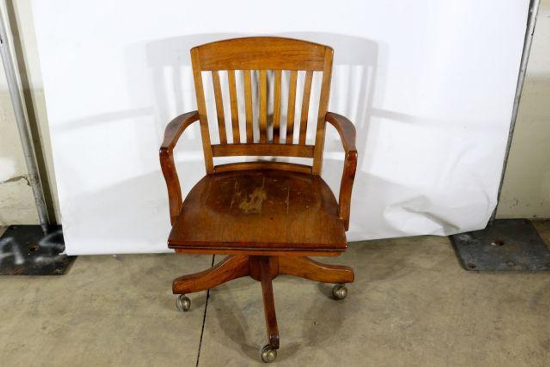 WOODEN CHAIR