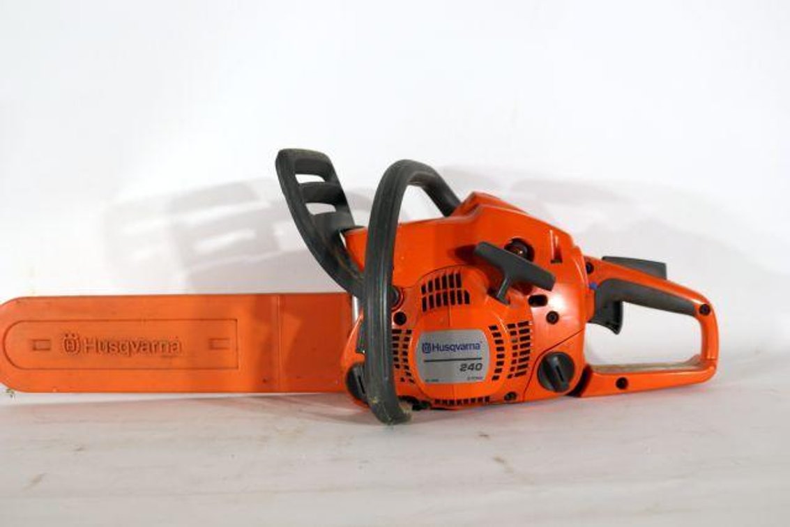 HUSQVARNA 240 CHAINSAW