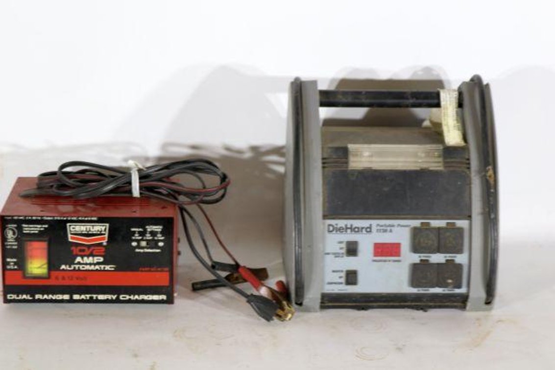 JUMP PACK AND TRICKLE CHARGER 