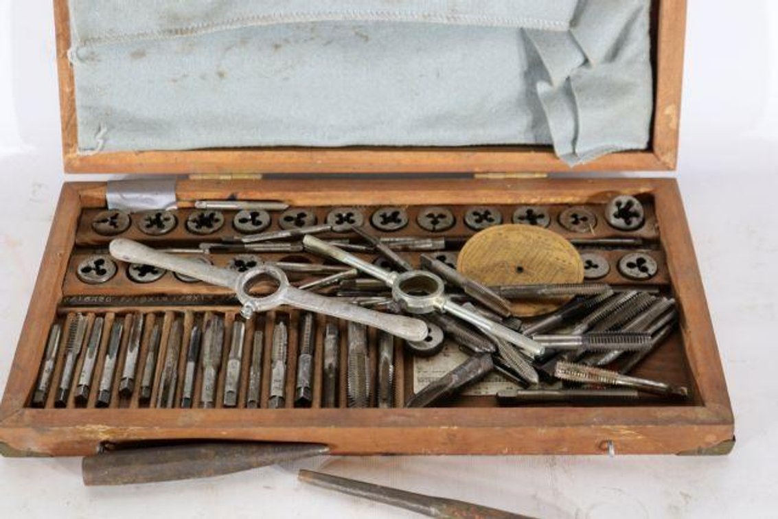 TAP AND DIE SET
