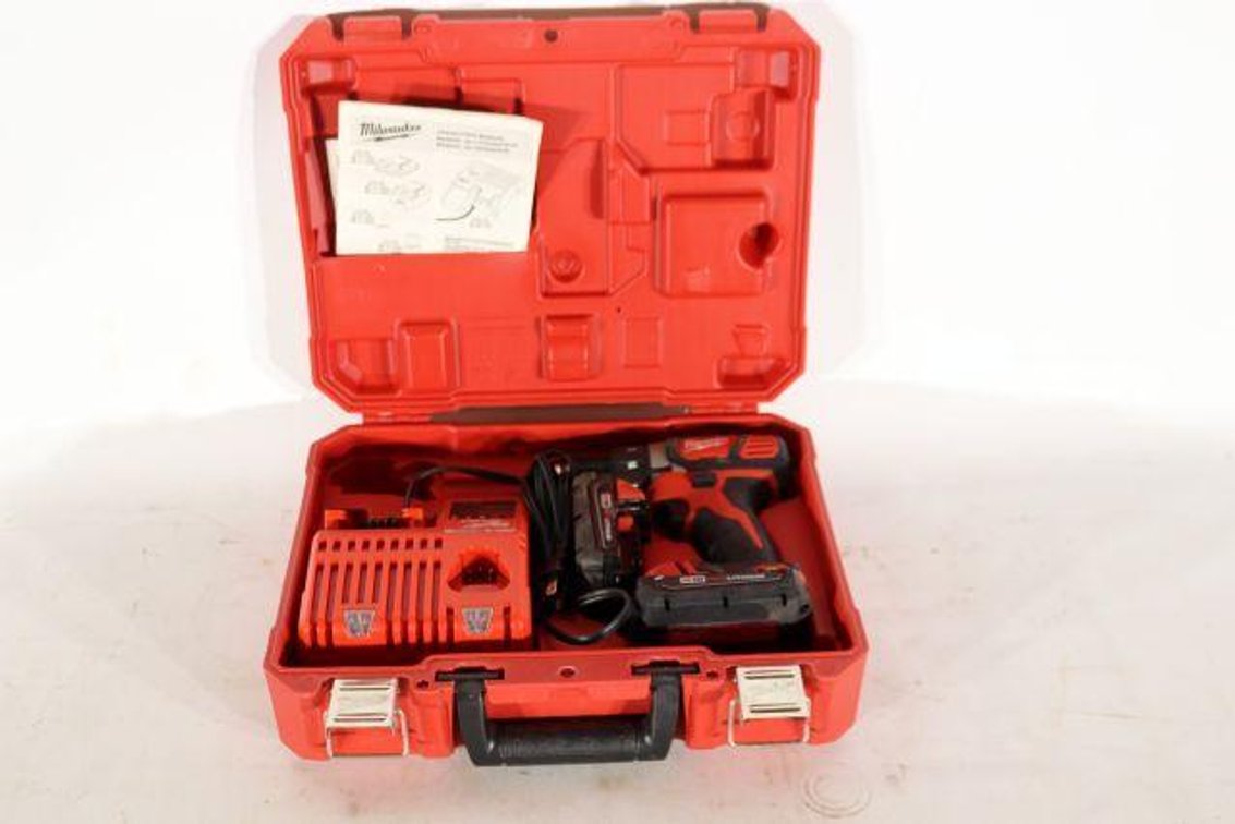 MILWAUKEE CORDLESS DRILL 