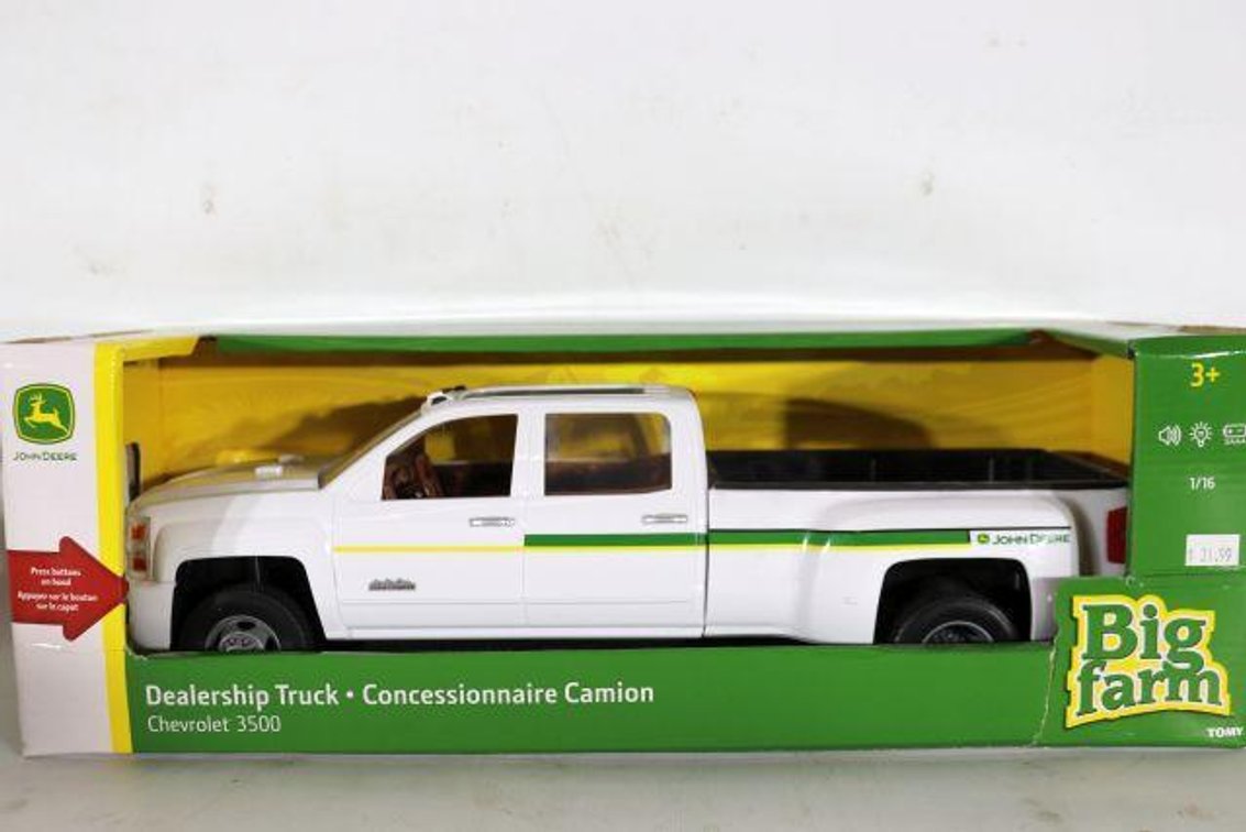 JOHN DEERE CHEVROLET 3500 DEALERSHIP TRUCK TOY