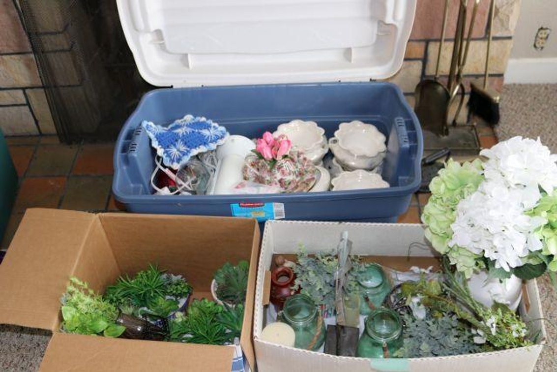 ASSORTED DECORATIONS