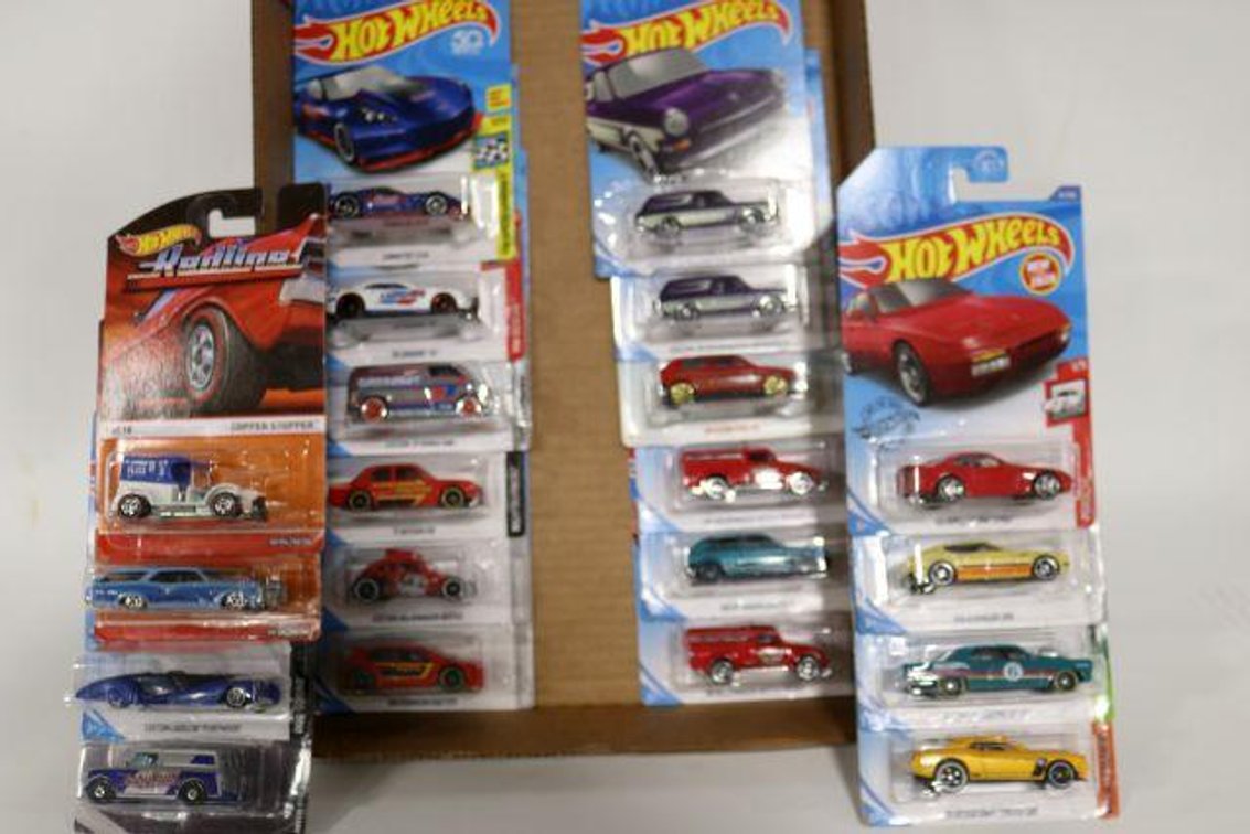 HOT WHEELS CARS 