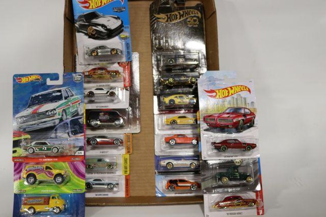 HOT WHEELS CARS