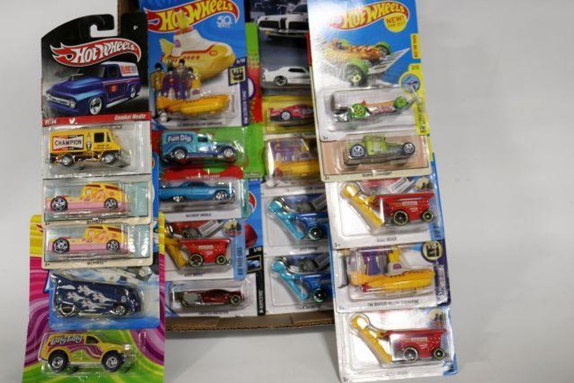 HOT WHEELS CARS