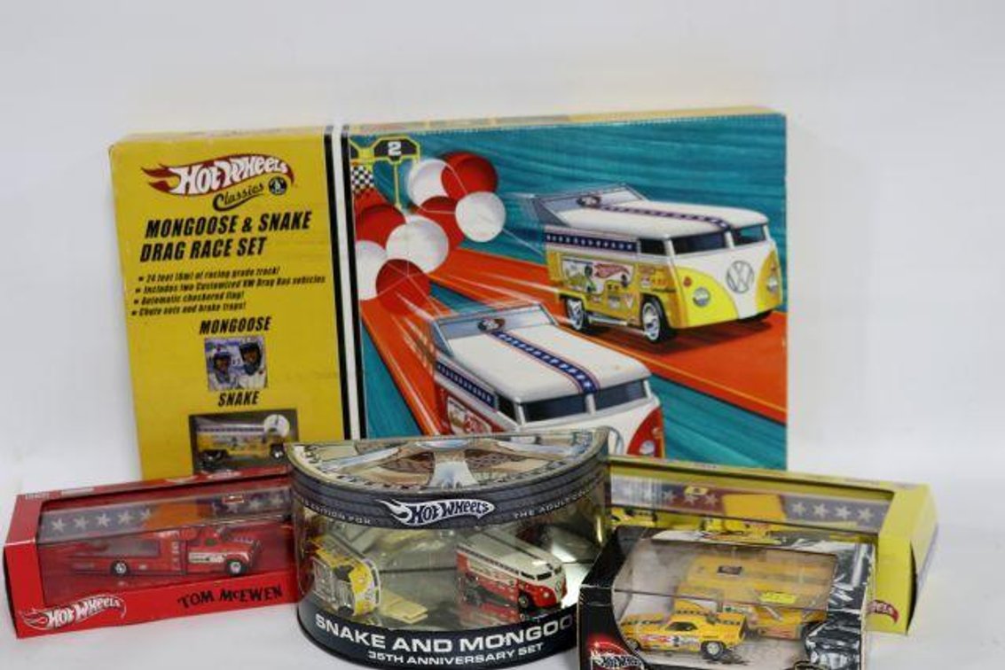 HOT WHEELS CARS & DRAG STRIP