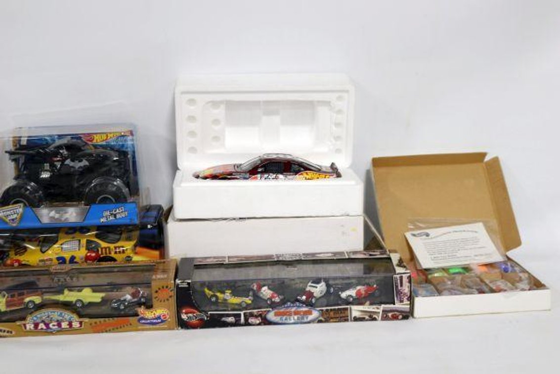 VARIOUS HOT WHEELS DIE CAST 