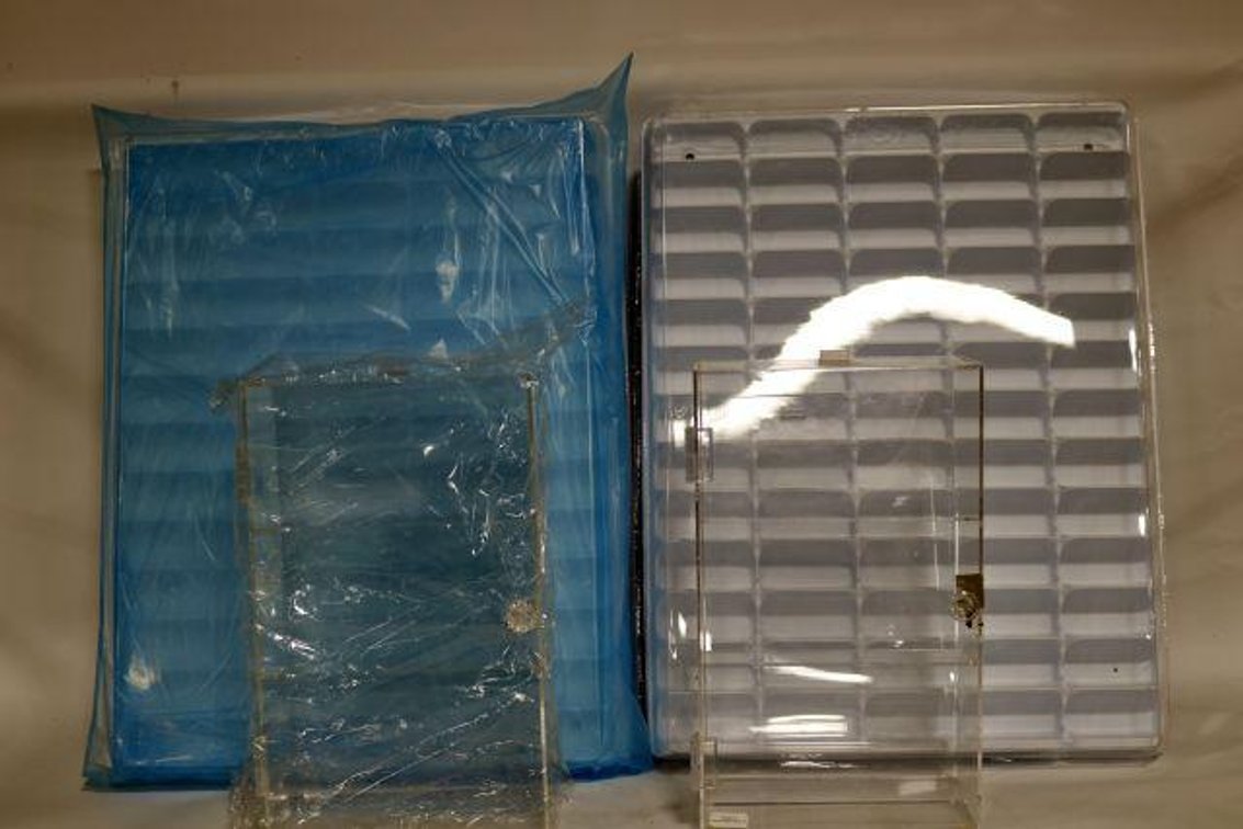 DISPLAY CASES