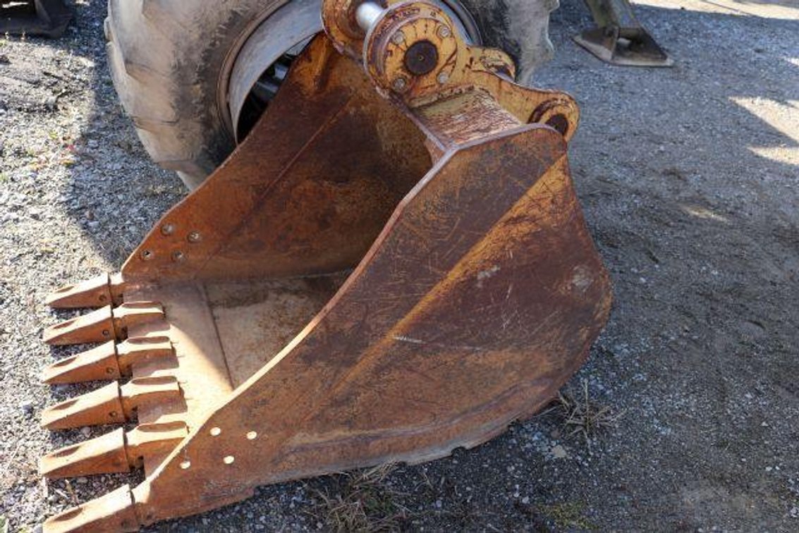 36" CAT EXCAVATOR BUCKET