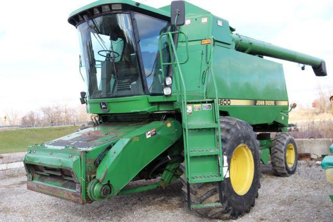 JOHN DEERE 9600 COMBINE