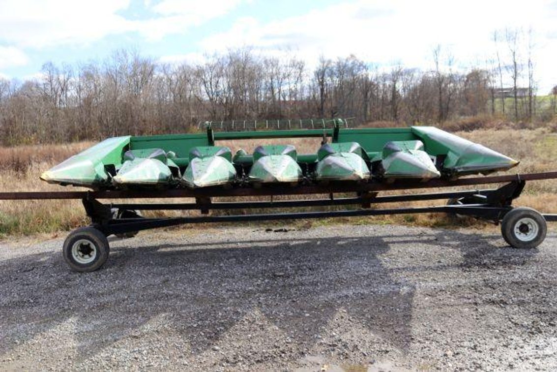 JOHN DEERE 6 ROW CORN HEAD W/ CART