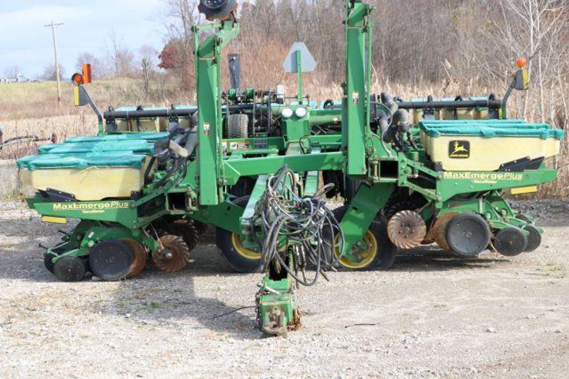 23 ROW JOHN DEERE 1780 CONSERVATION PLANTER