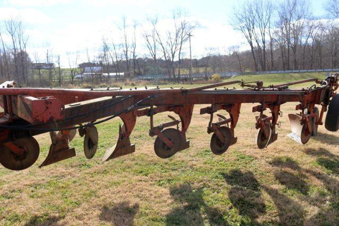 CASE IH SEMI MOUNT 6 BOTTOM PLOW