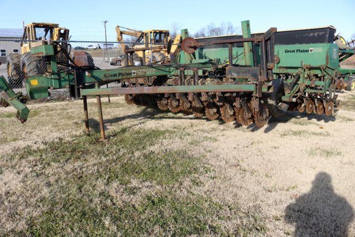 15' GREAT PLAINS SOLID STAND DRILL