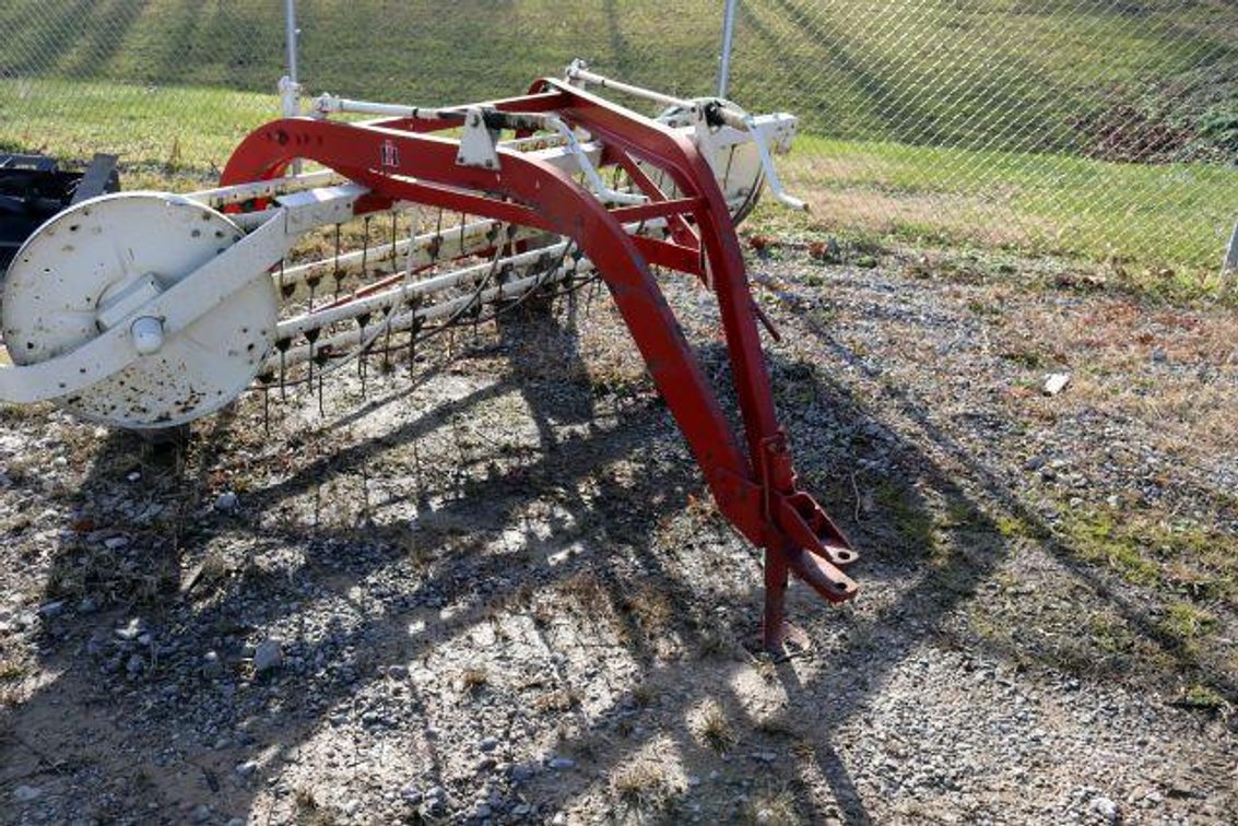 INTERNATIONAL 35 BAR RAKE
