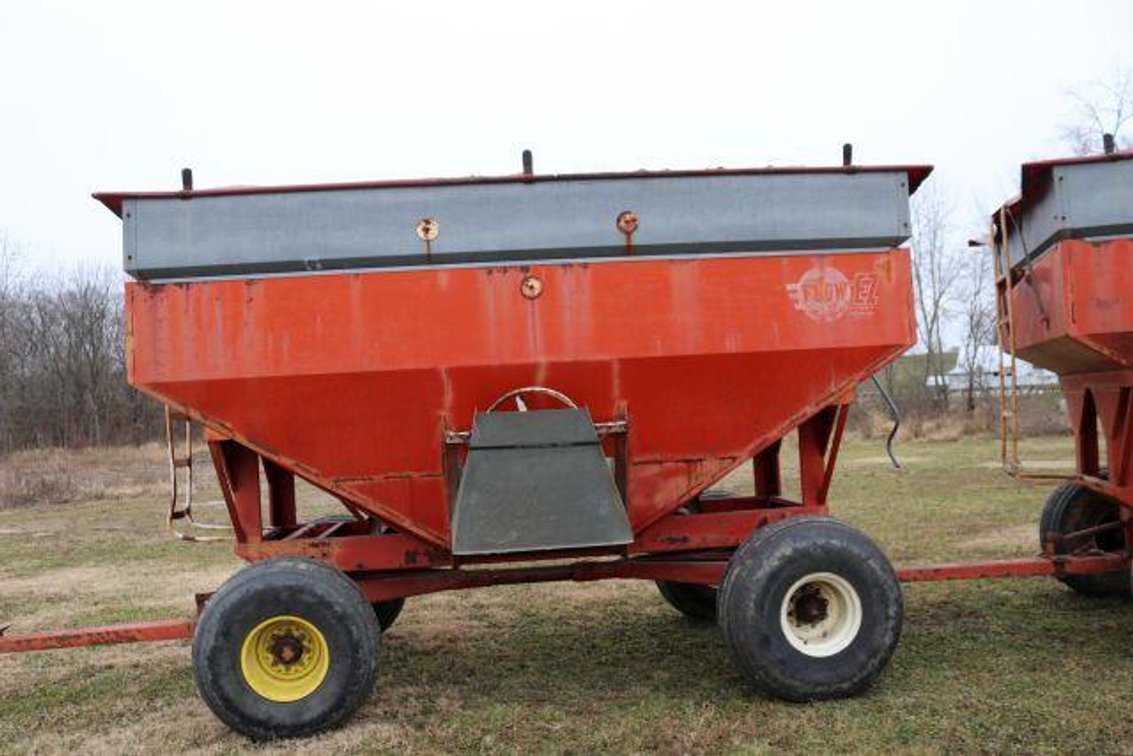 EZ FLOW 1580 GRAVITY WAGON