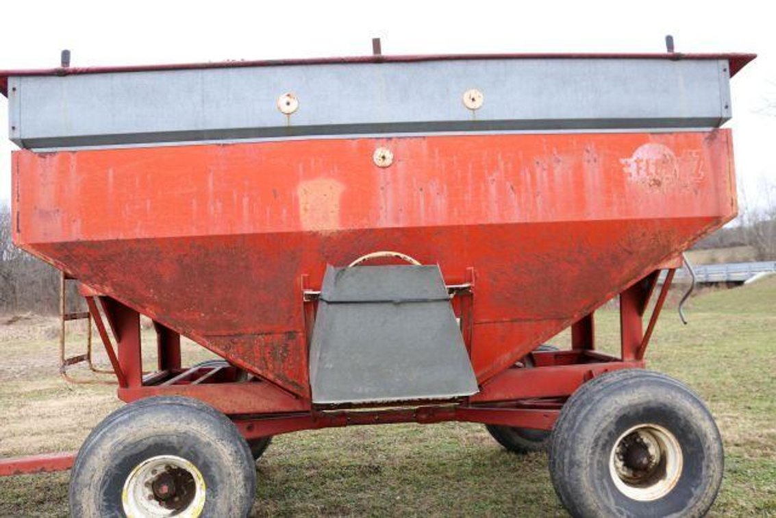 EZ FLOW 1580 GRAVITY WAGON