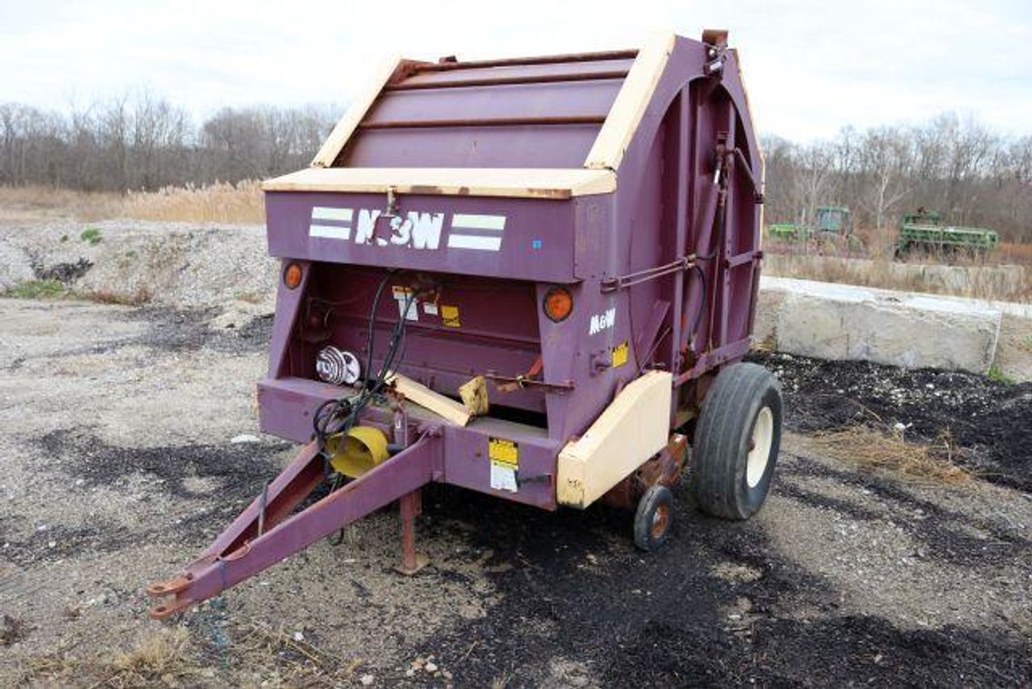 M&W ROUND BALER (no power shaft)