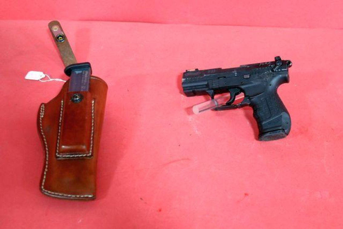 WALTHER P22 W/ EXTRA MAG