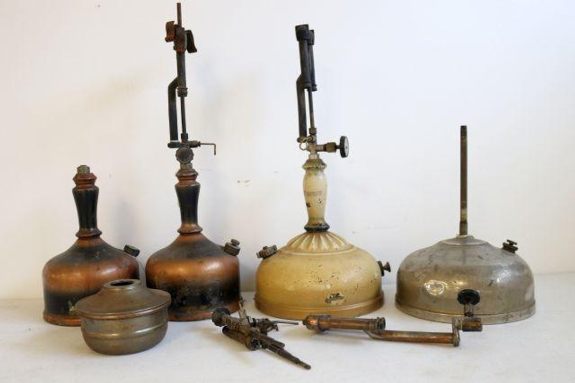 ANTIQUE OIL LAMPS AND PARTS