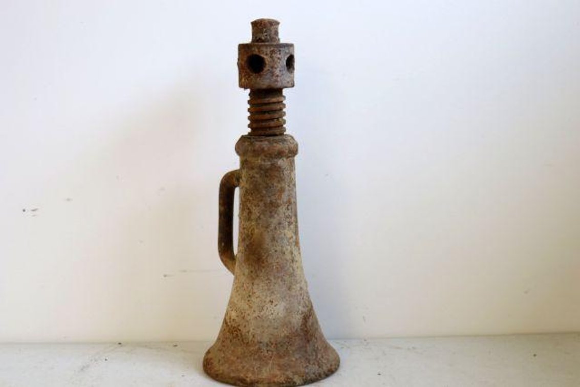 ANTIQUE SCREW JACK