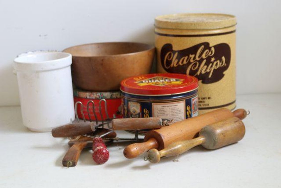 KITCHEN UTINSELS & TINS