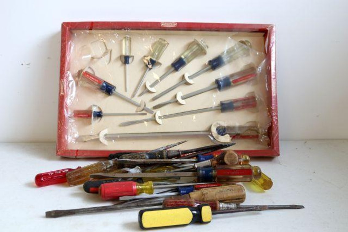 SCREWDRIVERS