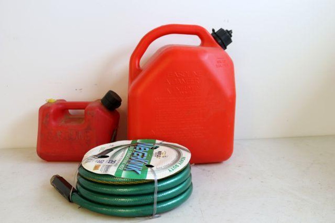 FUEL CANS AND HOSE