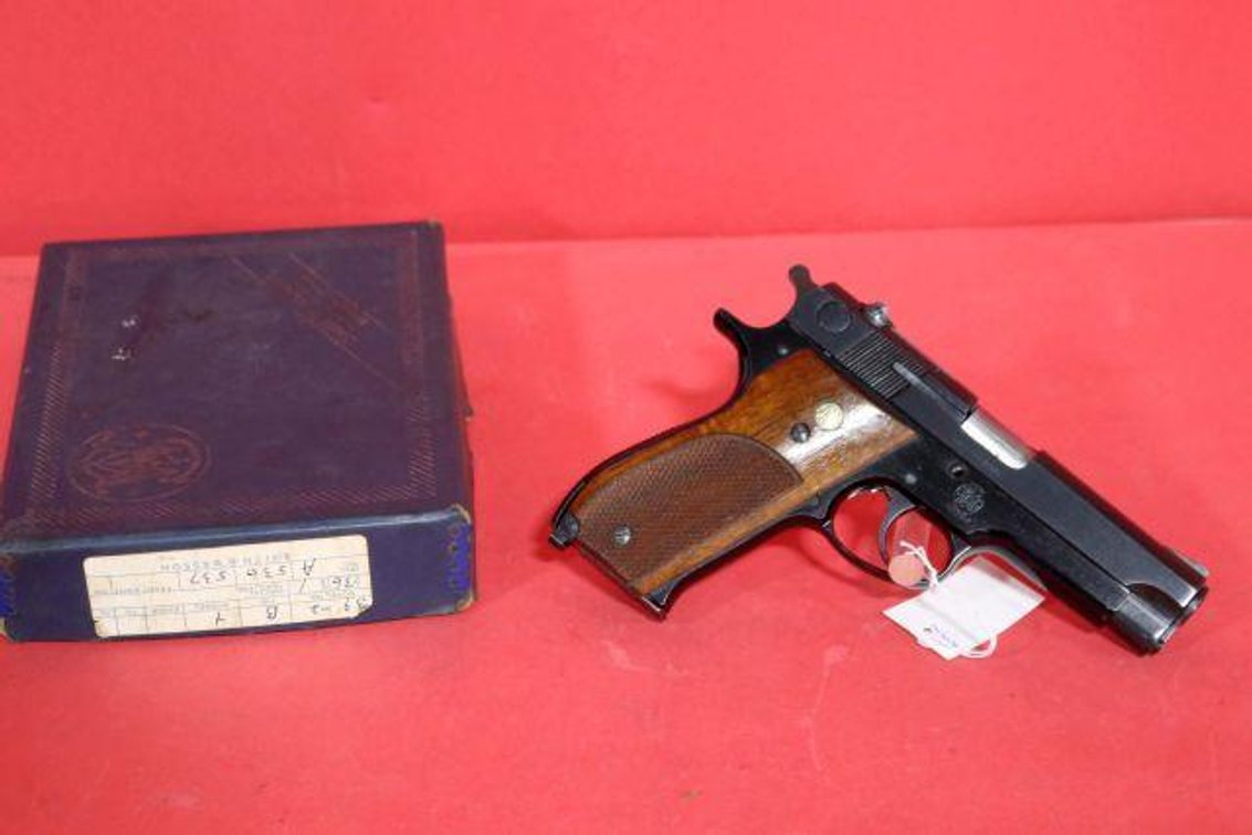 SMITH & WESSON 9MM PISTOL